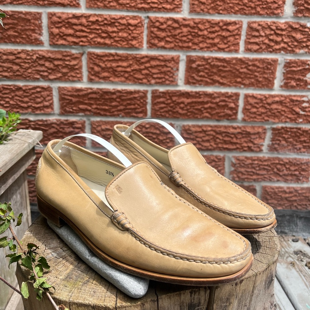 Tod's Tan Leather Loafers Classic Slip-On Driving shoe